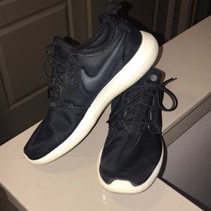 Black Nikes Sneakers